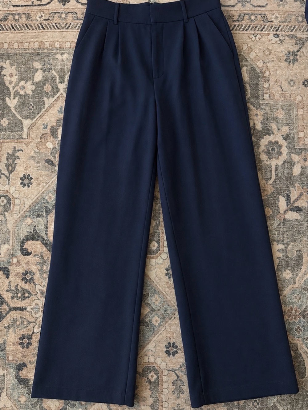Abercrombie Sloane Pants in Navy size Medium - Picture 2 of 3